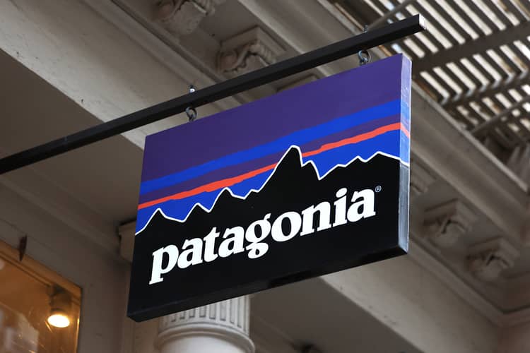 PATAGONIA Sues GAP inc flap snap pocket design fleece rectangular piping mountain range side by side comparison info news