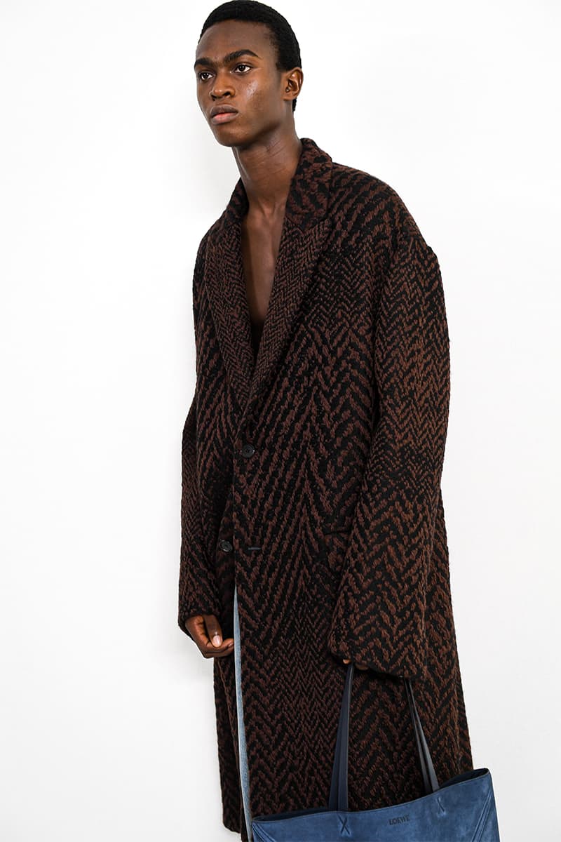 Loewe SS24 Dazzles With Glitter jonathan anderson jw anderson glitter boys glamour glam runway catwalk paris fashion week spring/summer 2024 pfw