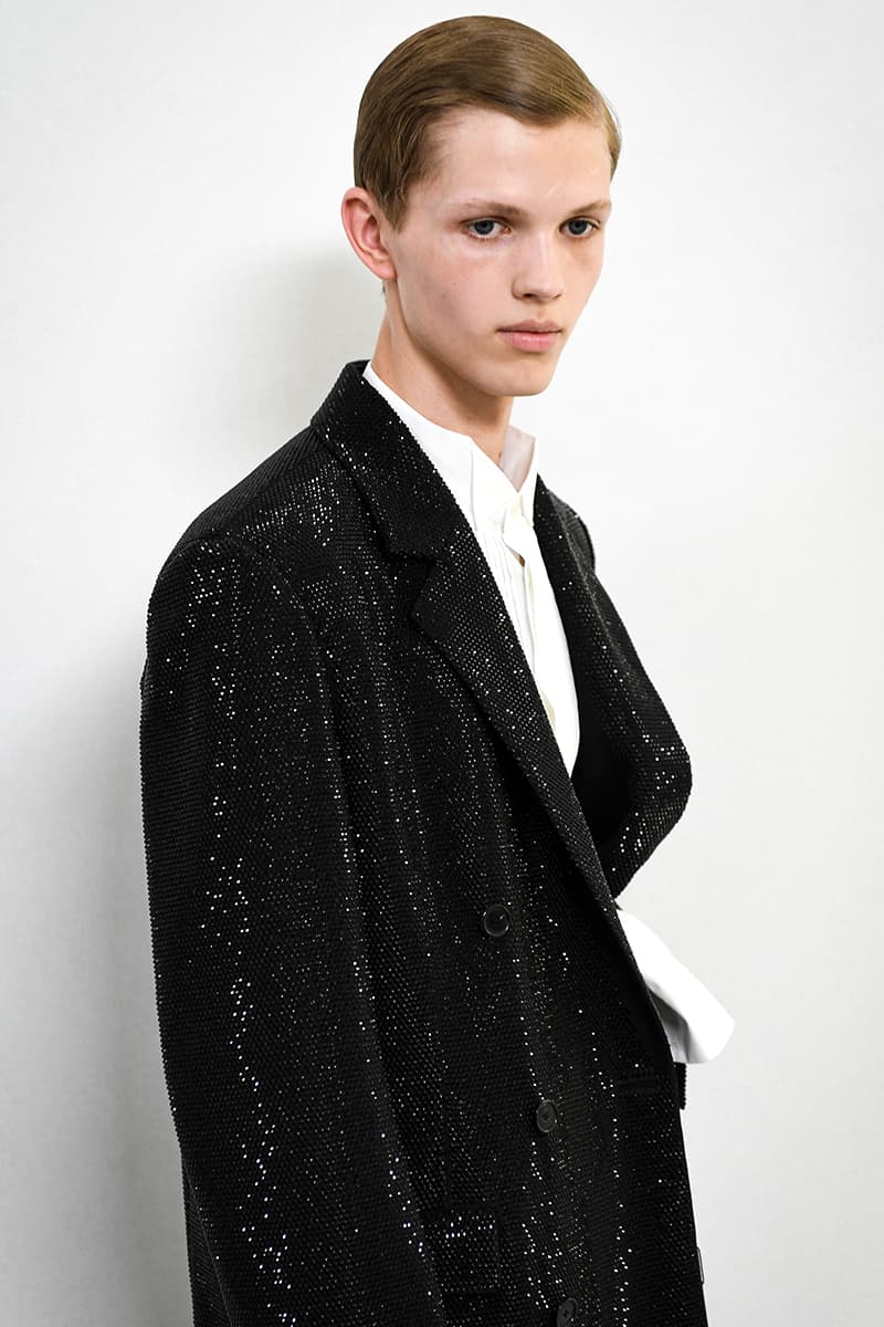 Loewe SS24 Dazzles With Glitter jonathan anderson jw anderson glitter boys glamour glam runway catwalk paris fashion week spring/summer 2024 pfw