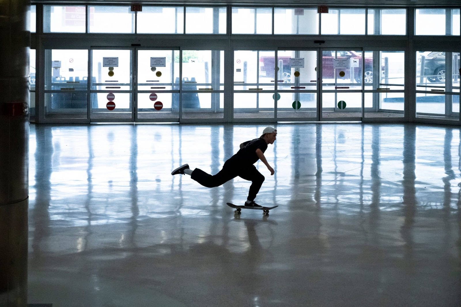 Jake Wooten patina no aeroporto abandonado na aquisição do terminal da Red Bull