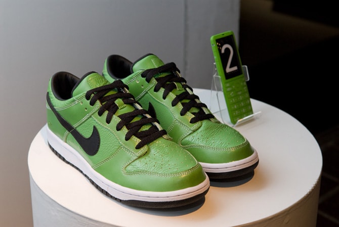 Nike iD x KDDi INFOBAR 2