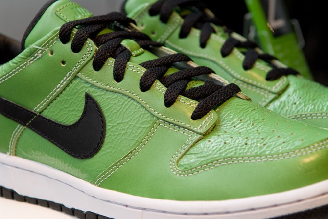 Nike iD x KDDi INFOBAR 2