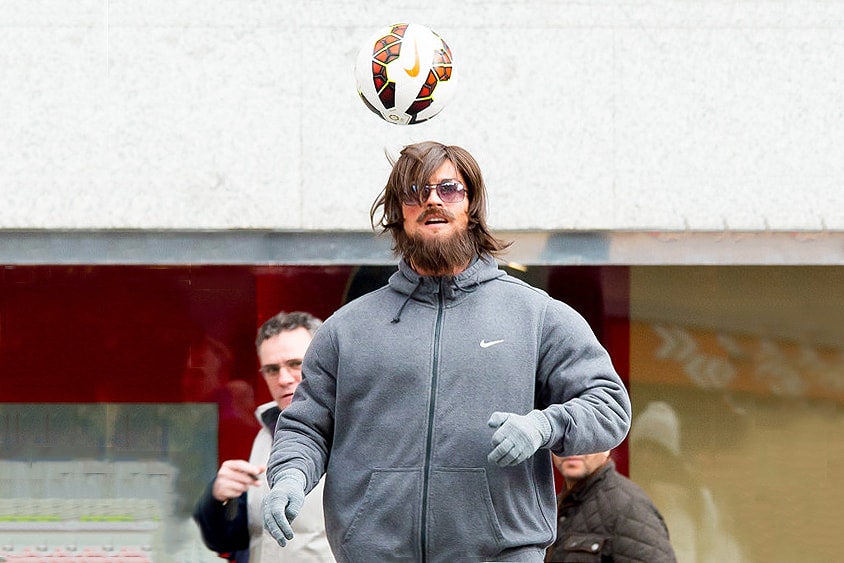 cristiano-ronaldo-disguises-himself-as-a-homeless-street-performer-and-stuns-crowd-0