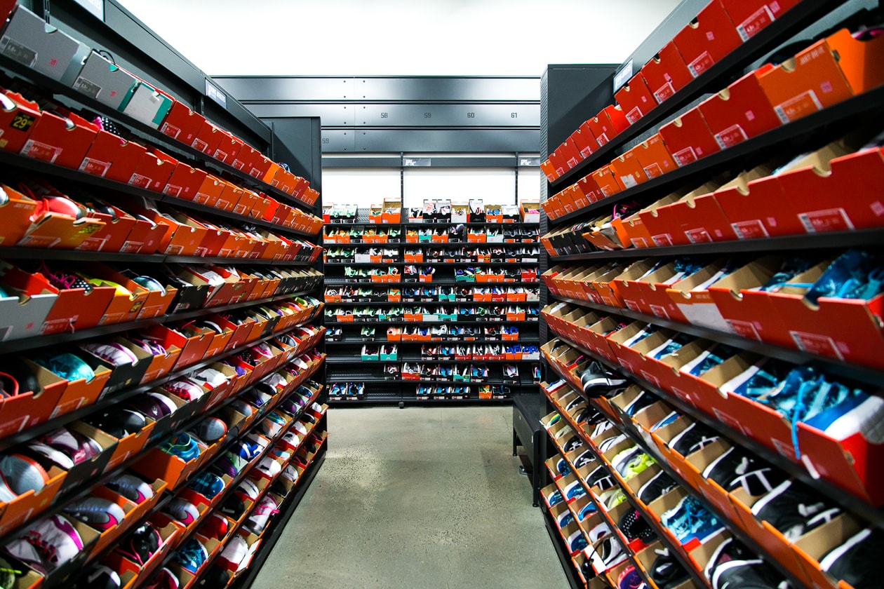 Sneaker Outlets Nike adidas New Balance Gap Shopping Malls