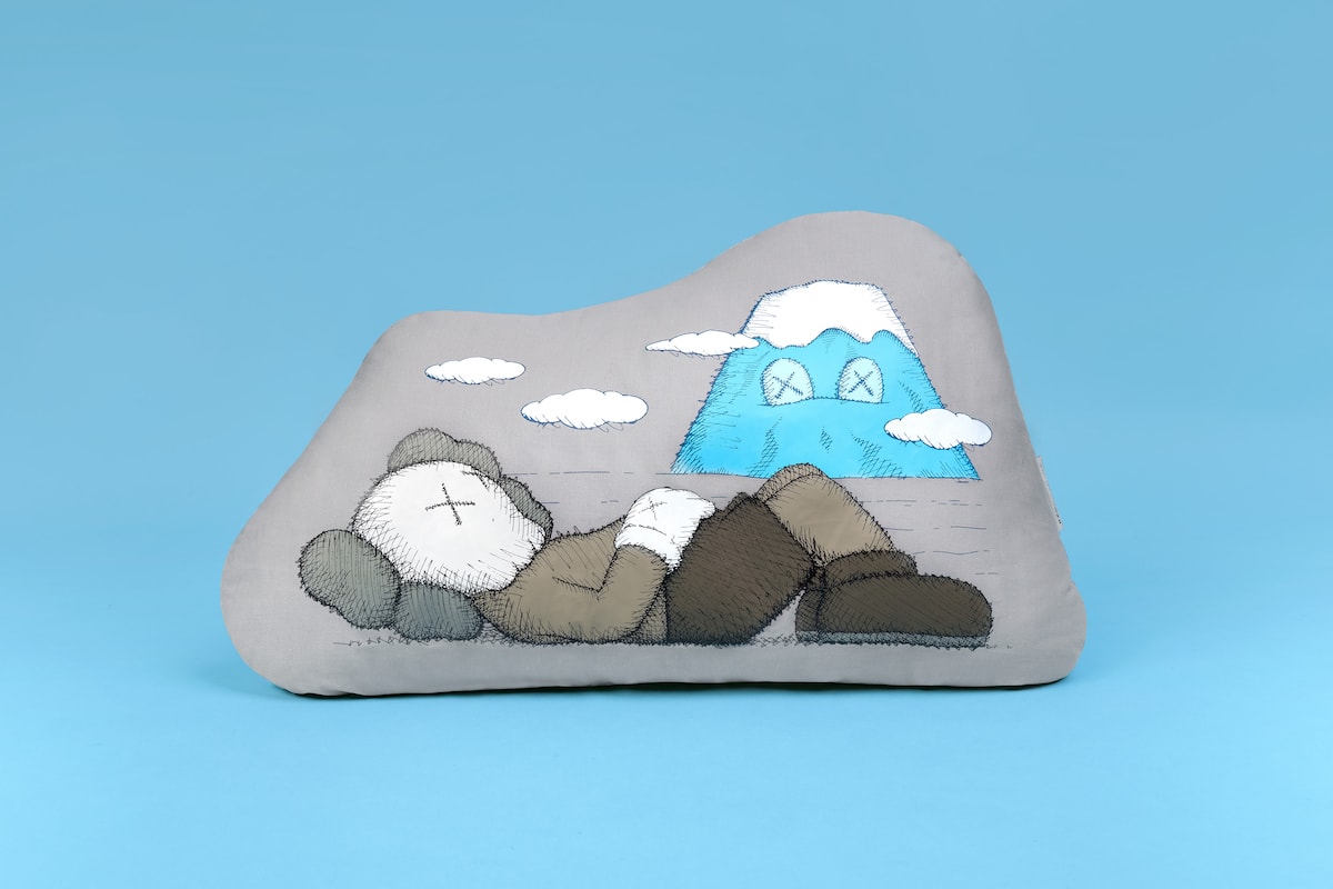 KAWS:HOLIDAY 全新限定單品及 GOLF WANG x Lacoste 等本週不容錯過的 10 項新品發售