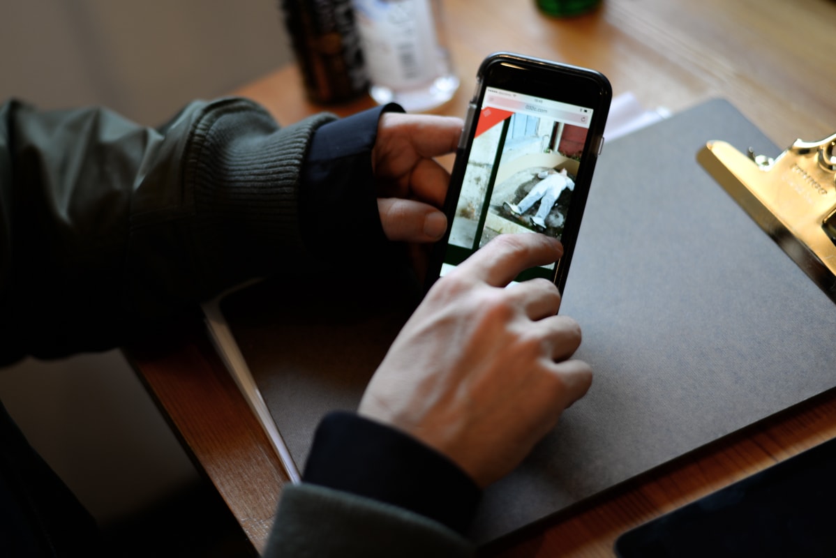 Interviews: Misha Hollenbach が語る P.A.M. の脳内アクティビティ