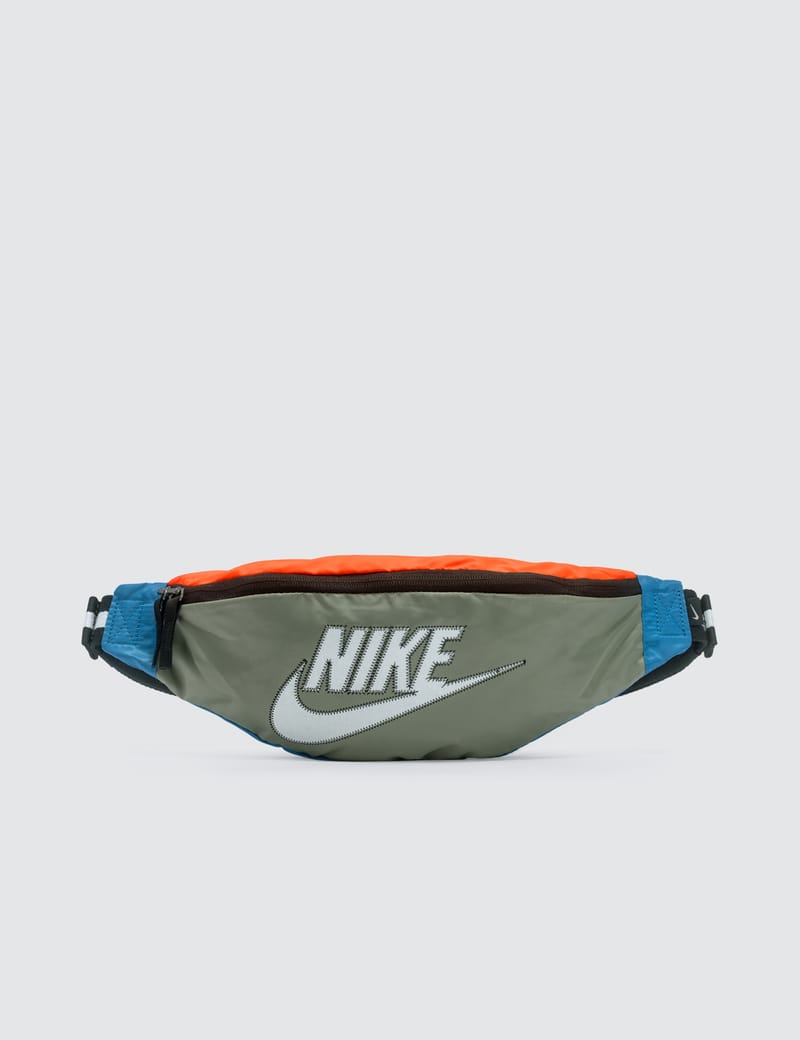 nike sportswear heritage hip bag