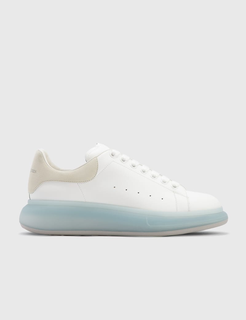 oversized sneaker