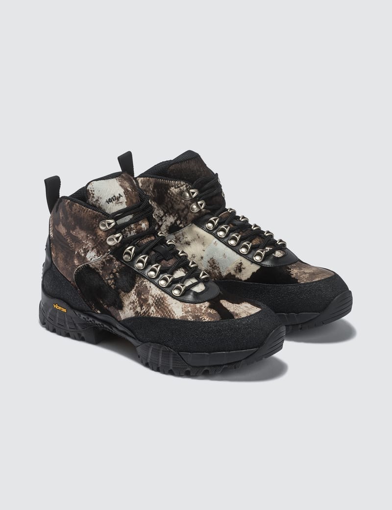 camo hiking boots