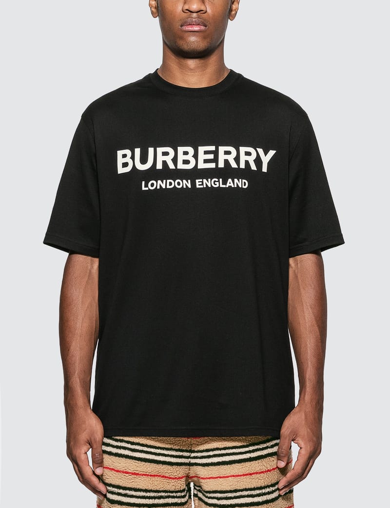 burberry shorts and t shirt
