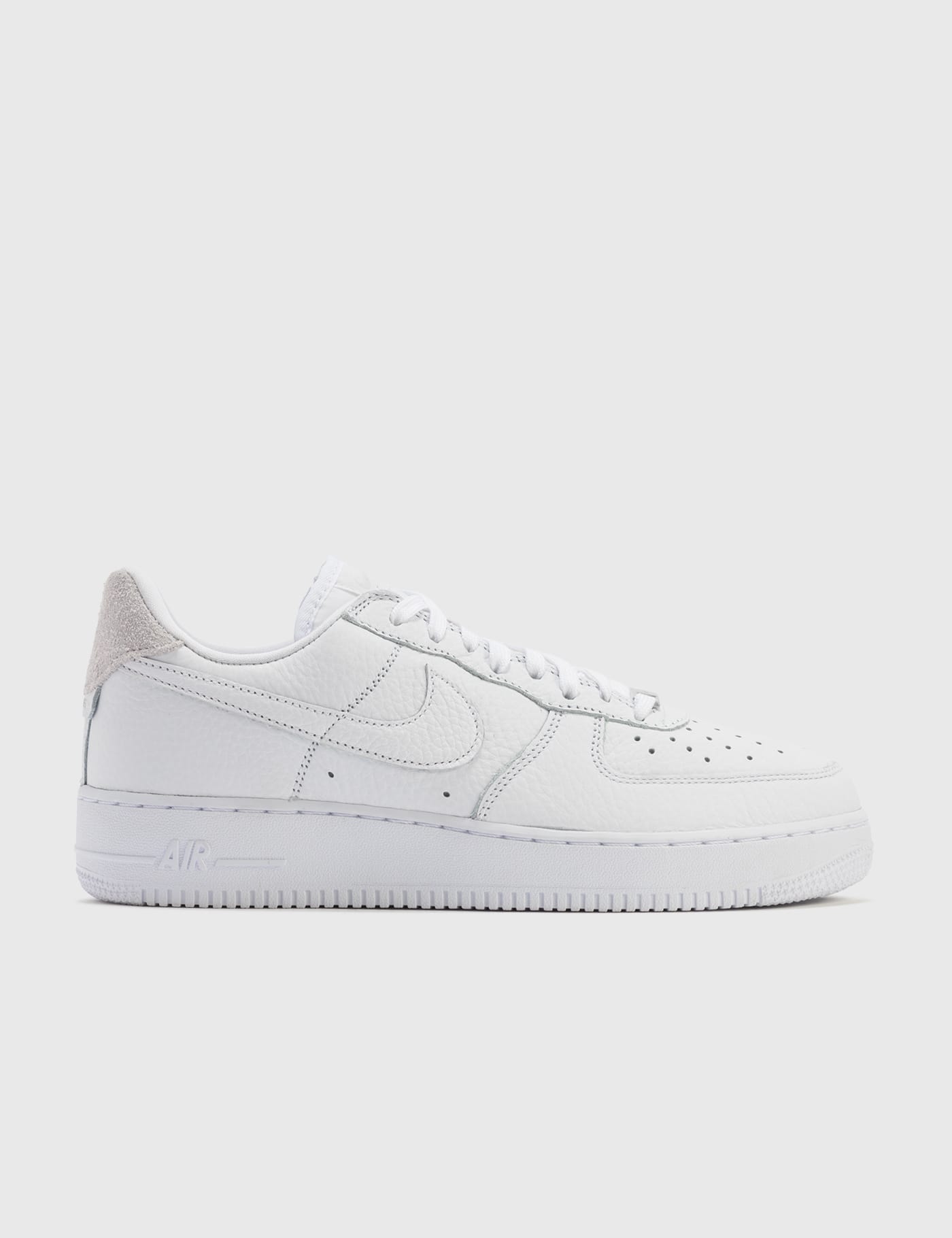 nike air force 1 07 in store