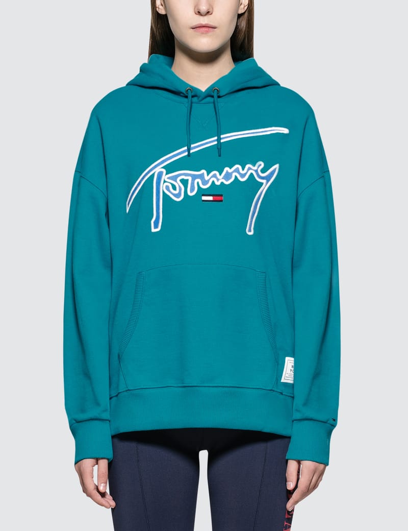 tommy signature hoodie