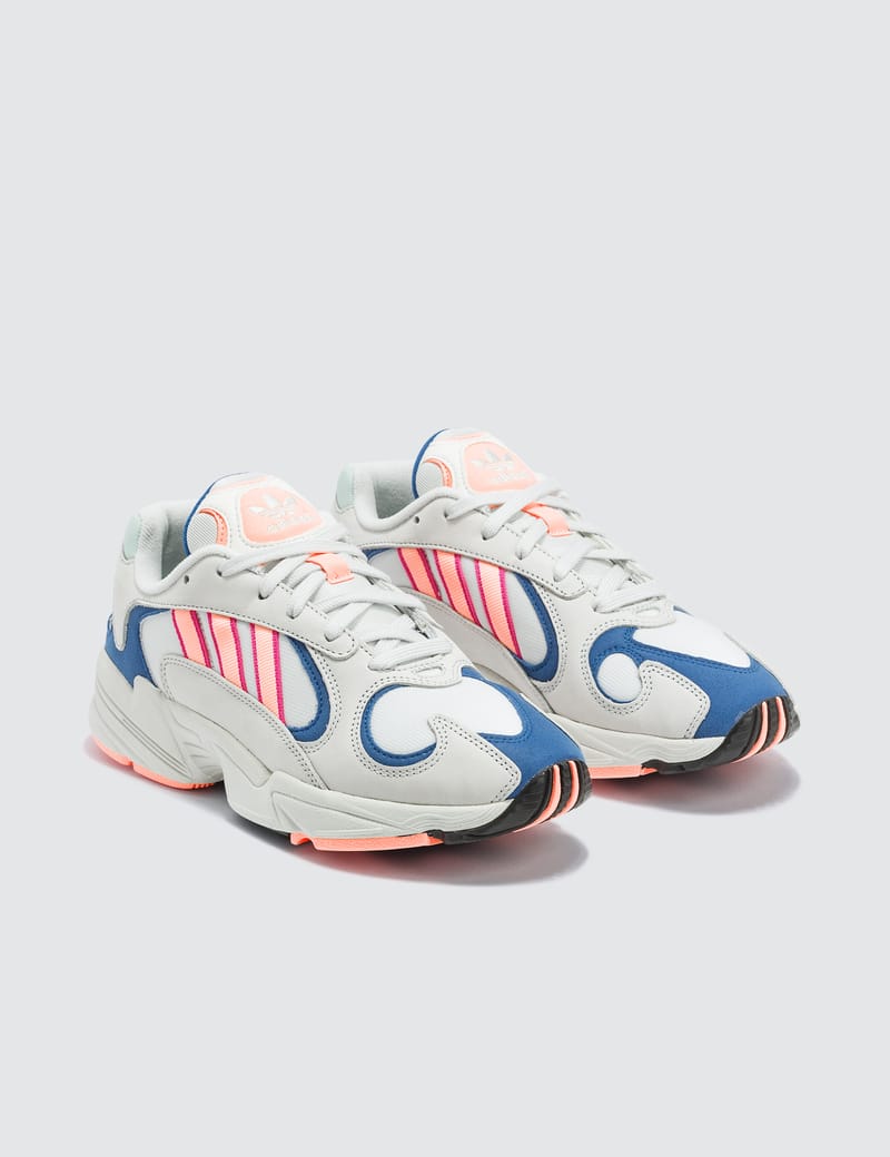 yung 1 og sneakers