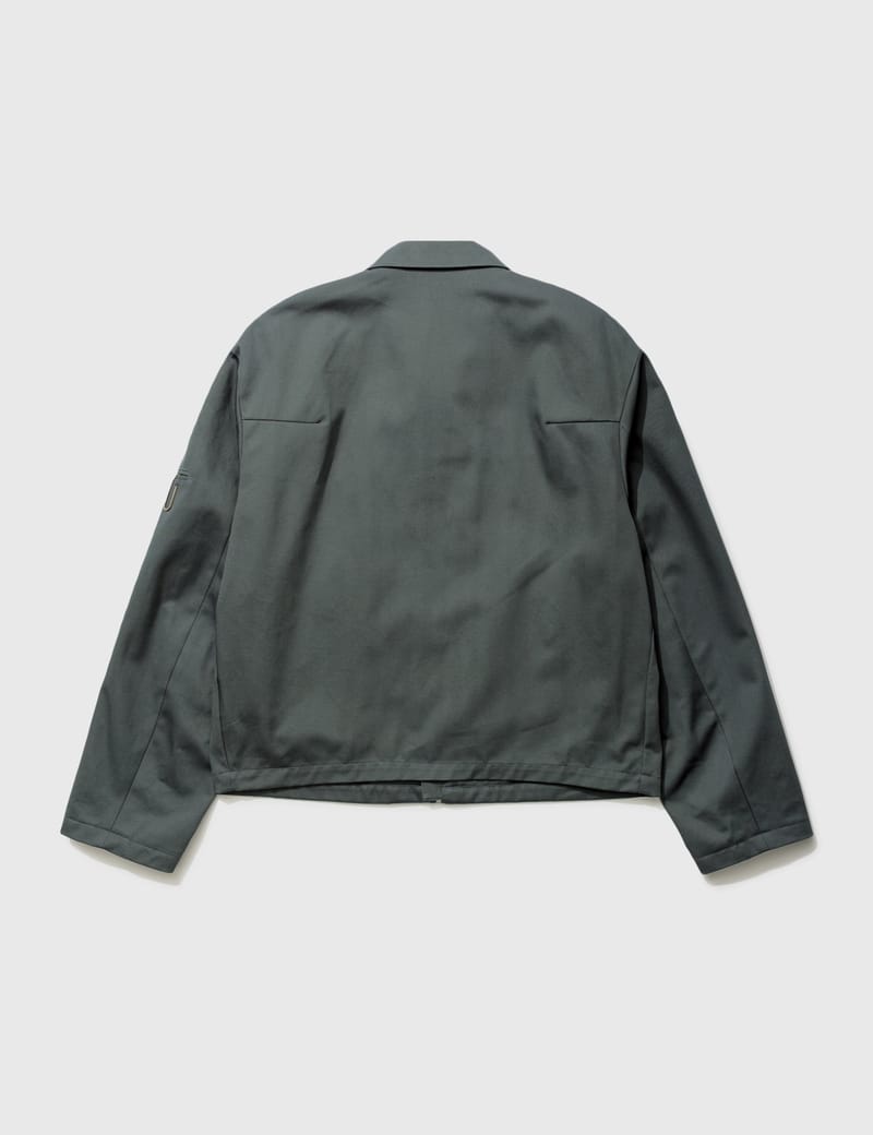 white zip up windbreaker