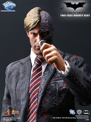 Harvey Dent "Two Face" Figure by Hot Toys - A Closer Look