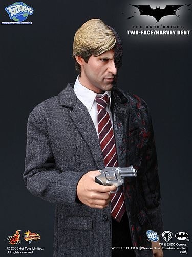 Harvey Dent "Two Face" Figure by Hot Toys - A Closer Look