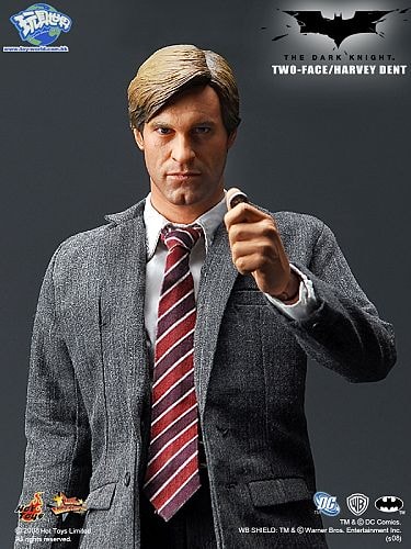 Harvey Dent "Two Face" Figure by Hot Toys - A Closer Look