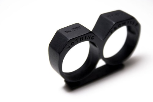 Vane Two-Finger Brass Knuckle Ring
