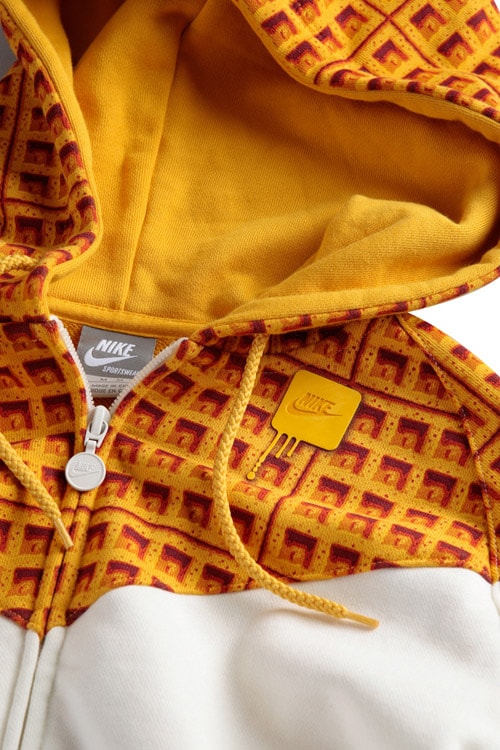 Nike Sportswear "Original Waffles" Windrunner Set