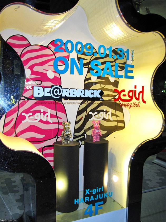 xgirl-15th-anniversary-bearbrick-medicom-toy-1