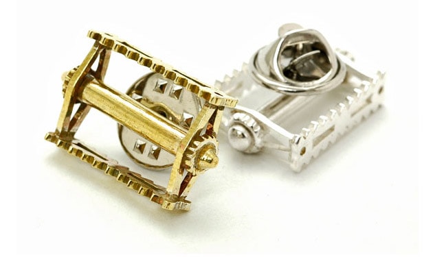 nari-furi-pedal-pin