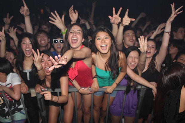 steve-aoki-star-trek-womb-event-1