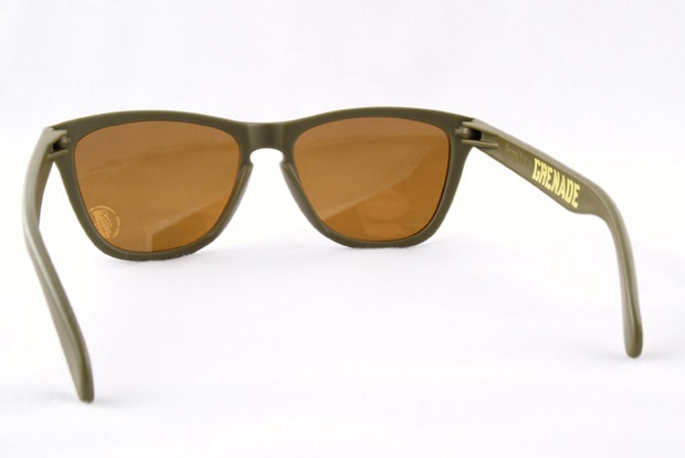 grenade-oakley-frogskins