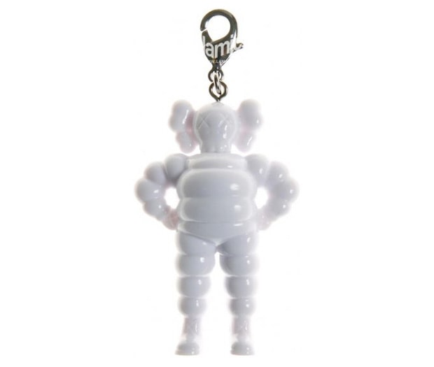 kaws-chum-key-holder-original-fake