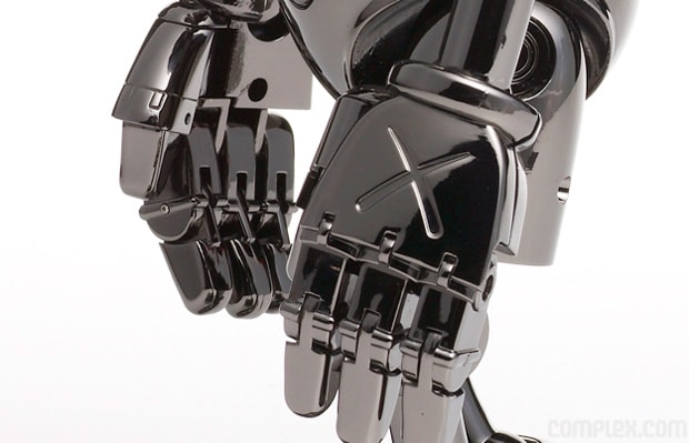 kaws-hajime-sorayama-no-future-companion-closer