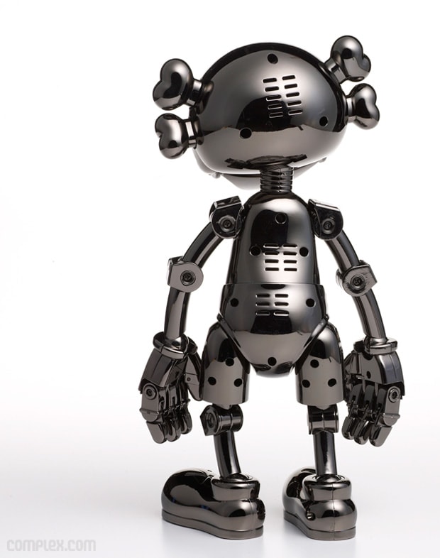 kaws-hajime-sorayama-no-future-companion-closer