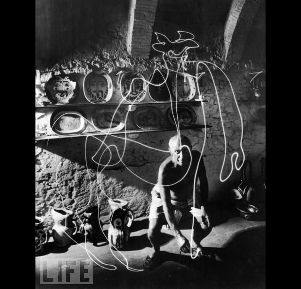 picasso-drawing-with-light