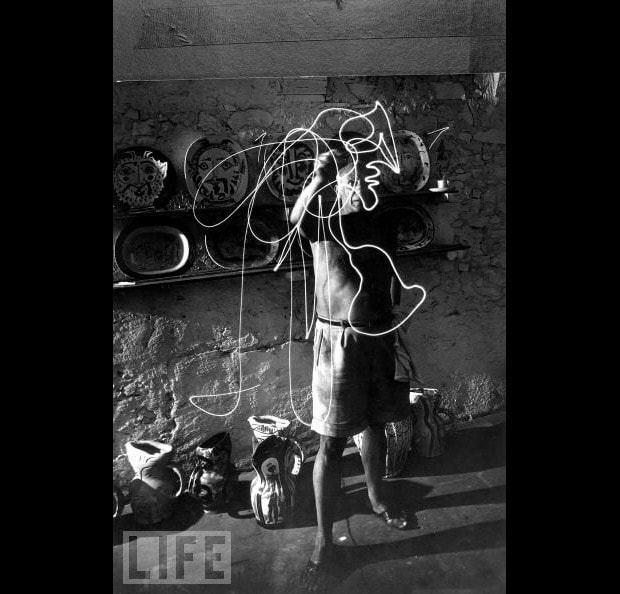 picasso-drawing-with-light