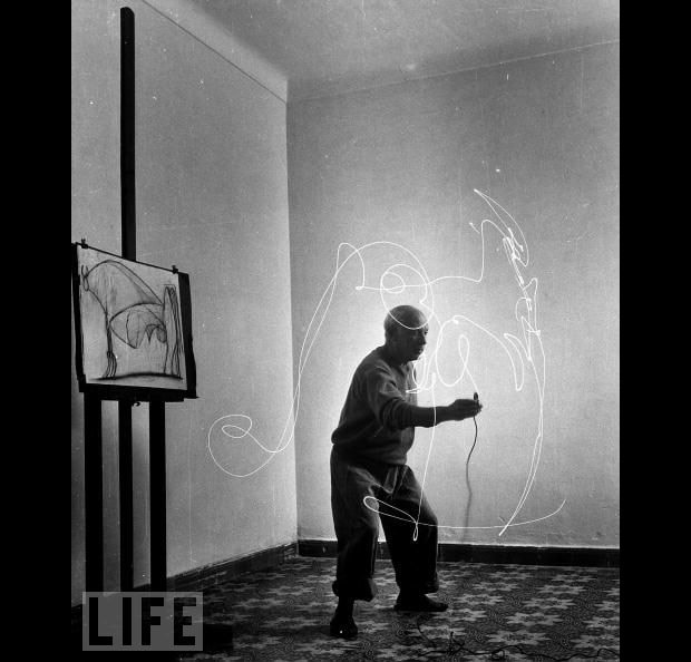 picasso-drawing-with-light