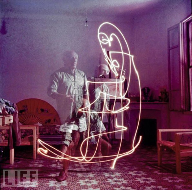 picasso-drawing-with-light