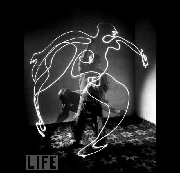 picasso-drawing-with-light