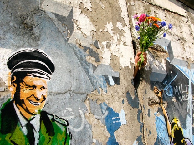 above-bridge-divide-berlin-wall-20th-anniversary