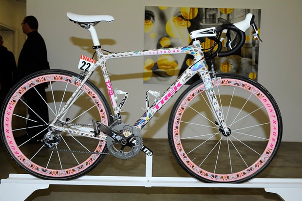 lance-armstrong-joins-stages-paris