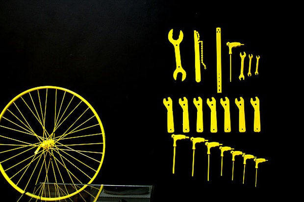 nike-sportswear-livestrong-installation-qubic