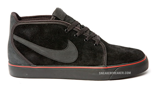 nike-sportswear-air-zoom-toki-quickstrike