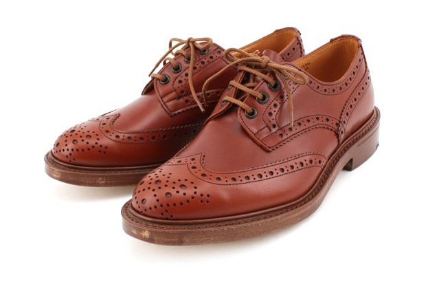 ships-jet-blue-trickers-wingtip