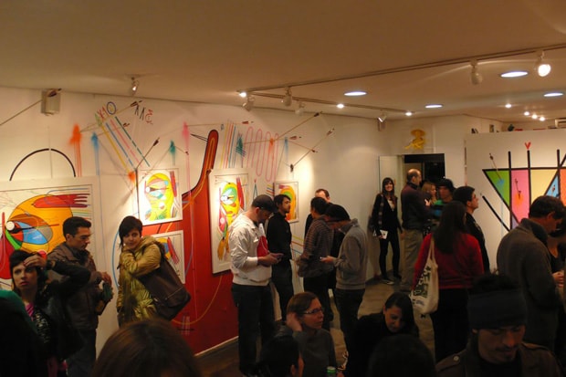 sixeart-suenan-las-gallinas-humanas-exhibition