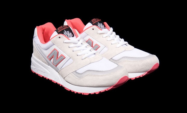 staple-new-balance-575-white-pigeon-closer-look