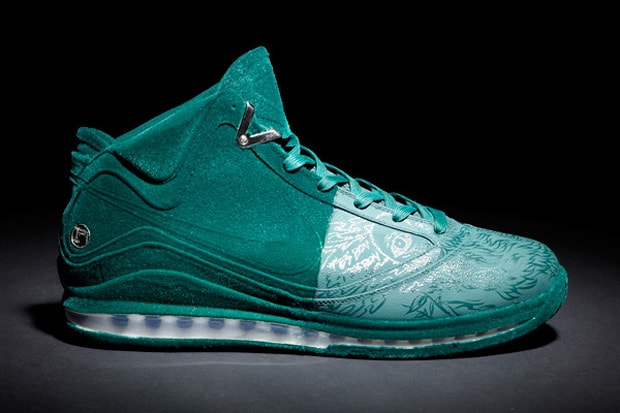 nike-air-max-lebron-paris-artists