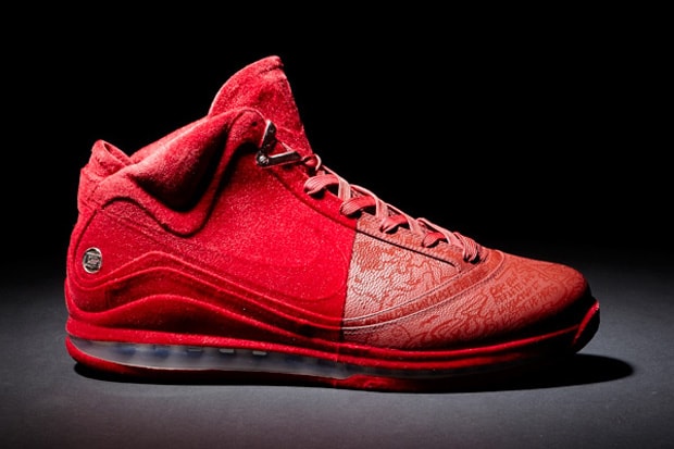nike-air-max-lebron-paris-artists