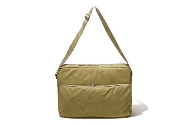 bape-bathing-ape-jacquard-camo-bag