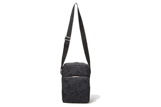 bape-bathing-ape-jacquard-camo-bag