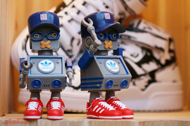 cmd-dj-tommy-adidas-originals-robot-usb-toy