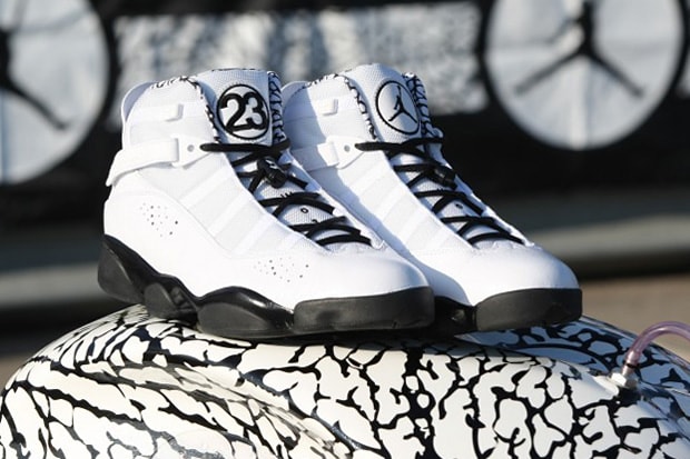 michael-jordan-motorsports-6-rings-sneakers