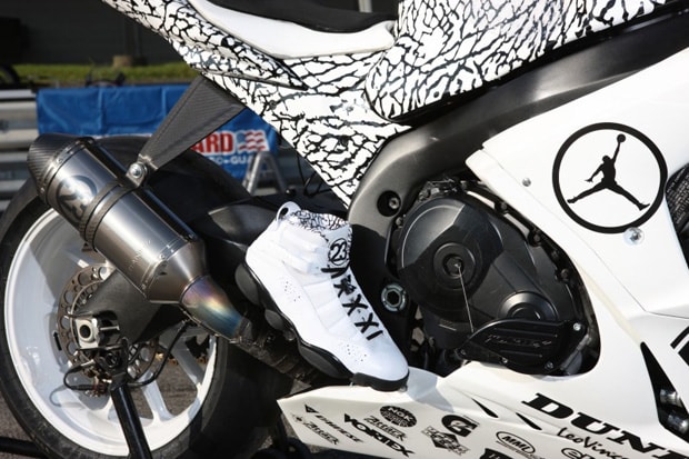 michael-jordan-motorsports-6-rings-sneakers