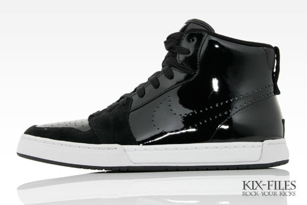 nike-sportswear-air-royal-mid-metro-pack